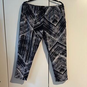 Lululemon Athletica Black and White Patterned Capri Pants